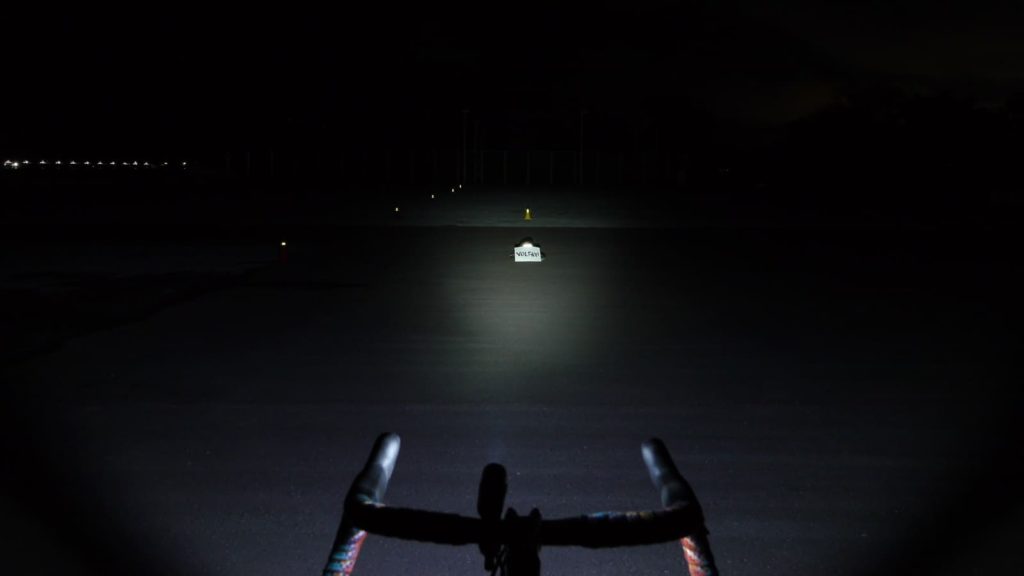自転車ライトの明るさ比較 100 1000ルーメン を写真で確認 自転車ライトのレビュー 比較サイト Bike Light Checkers