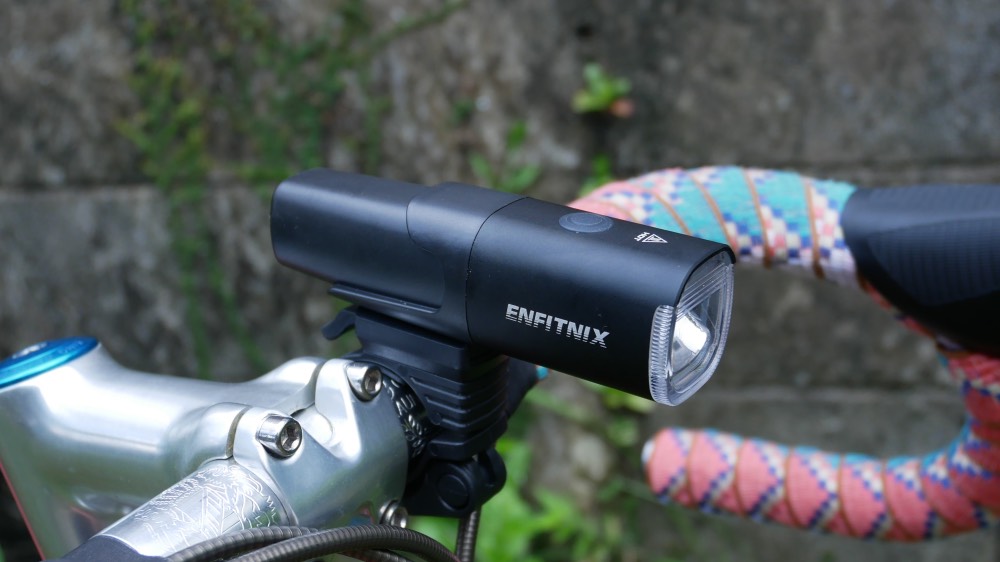 ENFITNIX NAVI800レビュー 優れた配光に加え価格も安い！オールマイティーで使いやすい自転車ライト│自転車ライトのレビュー  比較サイト  | BIKE LIGHT CHECKERS